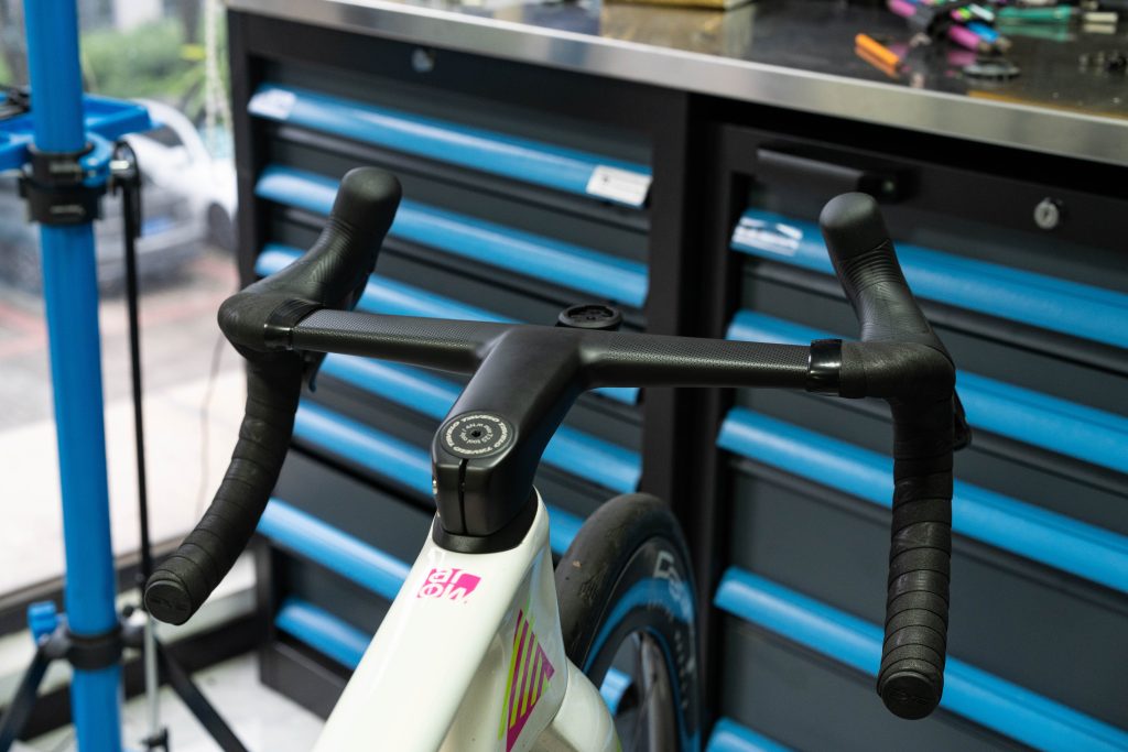 TAVELO AVRO Gen 1 Integrated Handlebar Panda Podium