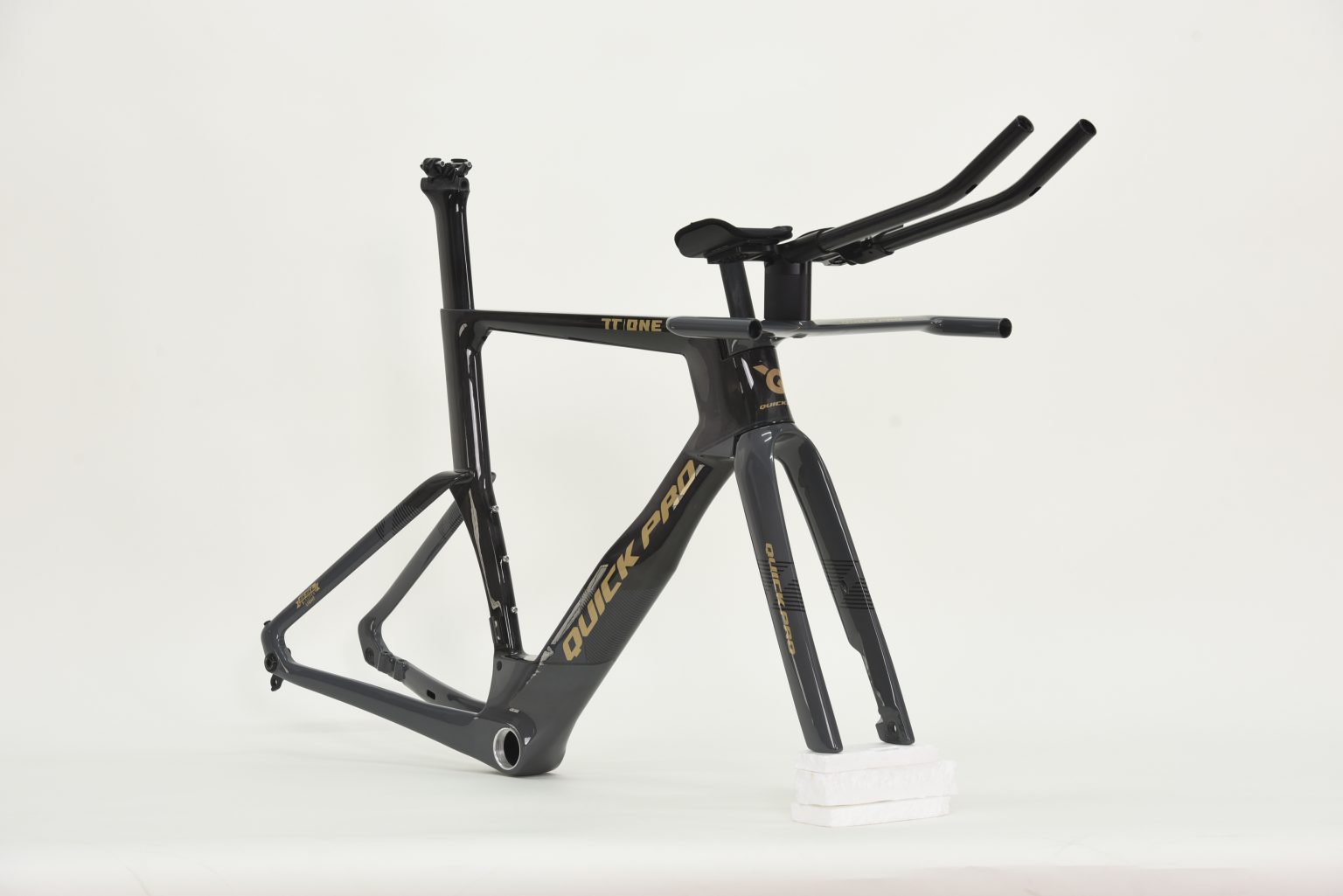 quick pro launches three new frames for 2026! Images... QUICK PRO TT:ONE Carbon Time Trial Bike FRAMESET – Panda Podium
