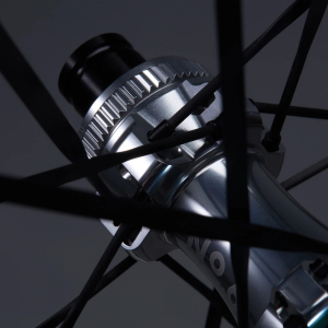 NO.6 52/58 Superlight Aero Carbon Spoke Disc Wheelset - Image 6